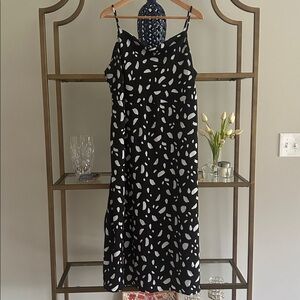 Old Navy Black and White Patterned Midi Dress - XL
